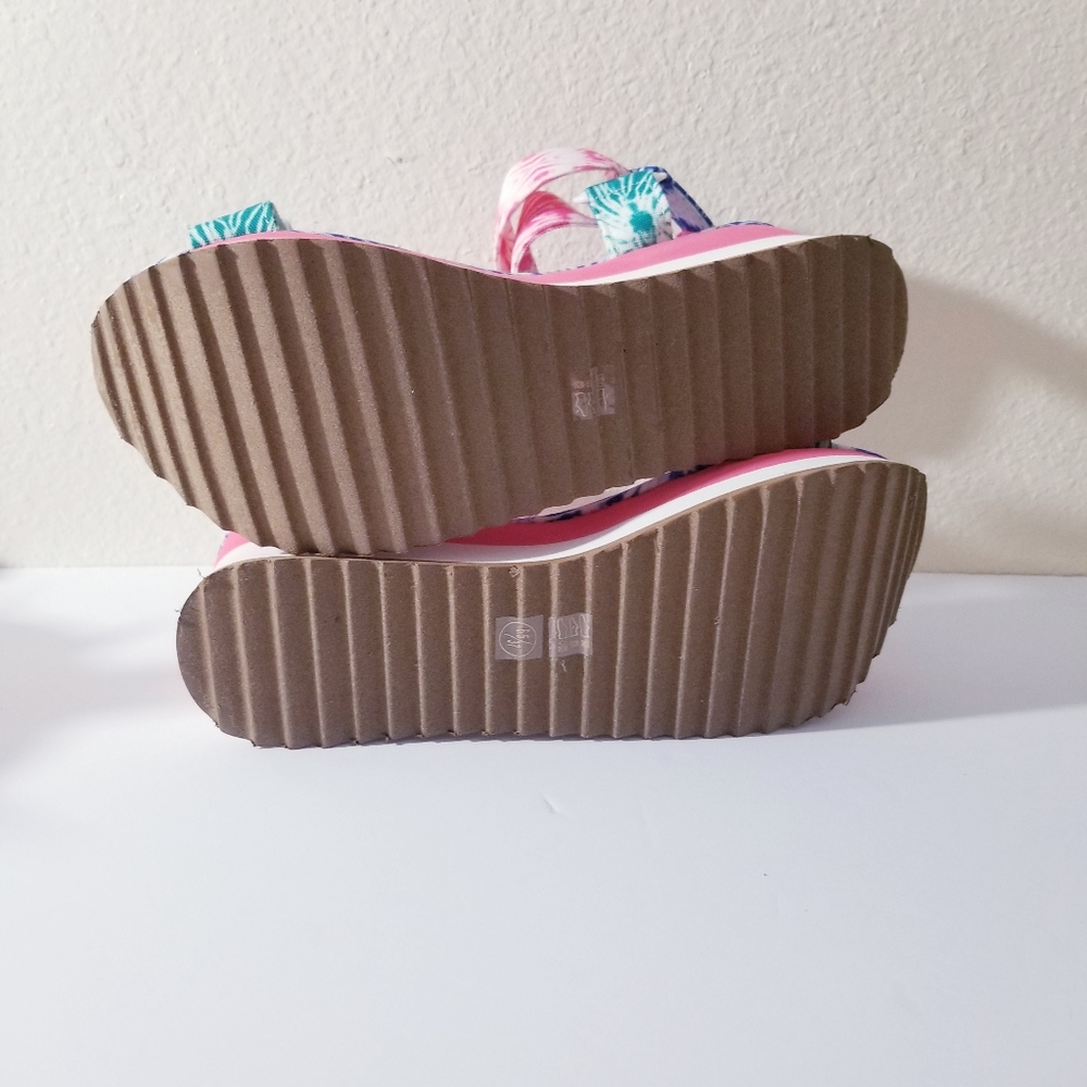 Dirty Laundry  tie dye wedge sandal - Picture 3 of 9